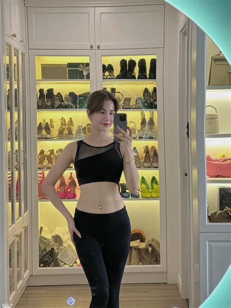 Diệp Lâm Anh khoe vóc dáng nuột nà khi diện bikini đỏ rực