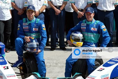 Sauber Petronas Team Picture Including L To R Heinz Harald Frentzen