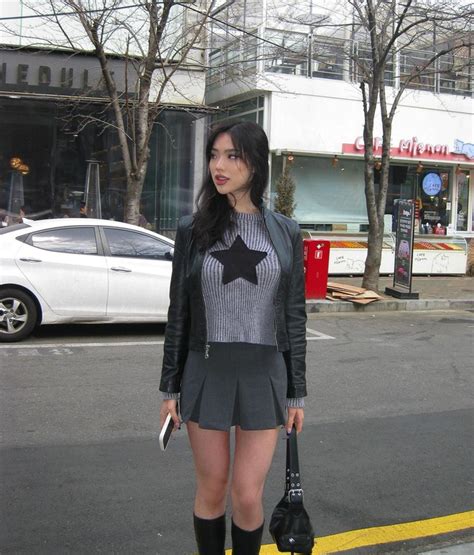 Amberly Yang Hot girl triệu followers có nhiều set đồ sexy khoe body như tượng tạc