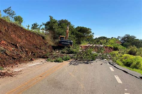 Chuvas Causam Danos Em Estradas Mineiras Confira As Rodovias Que