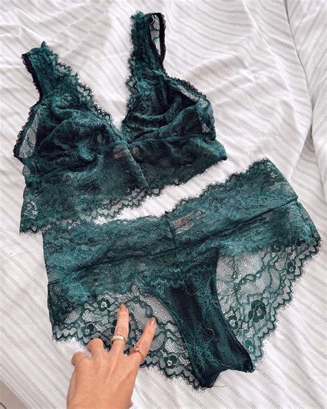 Conjunto Lingerie Suti De Renda Sem Bojo E Calcinha De Renda Na Cor Verde Esmeralda Edinalda