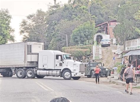 Bloquean La Carretera En El Ocotito Para Exigir La Libertad De Un