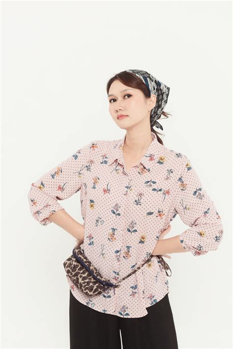 Loạt ảnh bikini nóng bỏng của chị Mận trong phim Cô gái nhà người ta