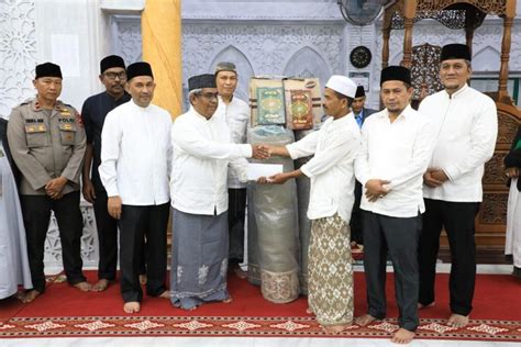 Pj Bupati Mahyuzar Awali Safari Ramadhan Di Gampong Seumirah Signal News