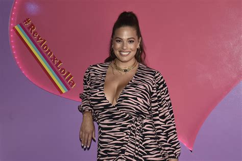 Ashley Graham Praised For Sharing Pregnant Nude Photo