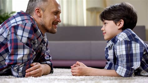Mãe O Positivo E Pai A Positivo - Como usar o reforço positivo para educar e criar filhos felizes