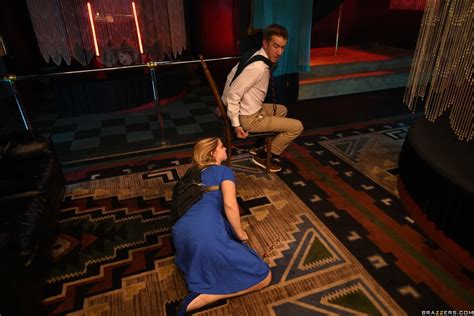 Bex Krissy Lynn One Sneaky Stripper Porn Pic