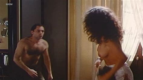 Naked Clio Goldsmith In Plein Sud