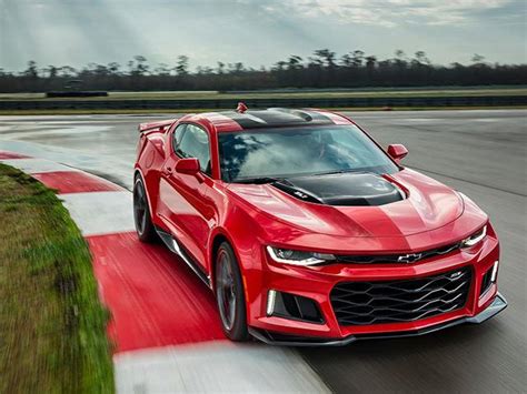 Dealerships Now Offering Camaro With Hellcat Stomping 990 HP | CarBuzz