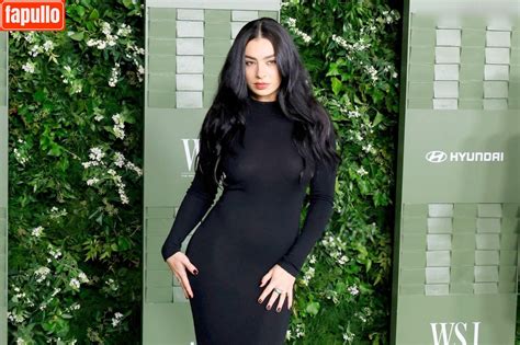 OOPS International Nude Photo Fapullo