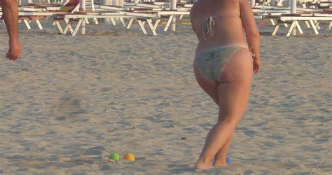 Some Hot Asses Beach Bikini Forum