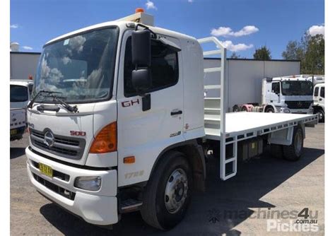 Buy Used Hino Series Tautliner Truck In Listed On Machines U