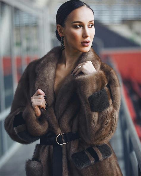 Pin By Emanuele Perotti On Beauties In Fur Coat Fur Coat Fashion