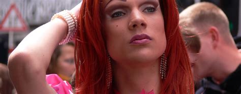 Gay Pride de Bruxelles pétition pour modifier la loi sur les transsexuelles Gay Pride