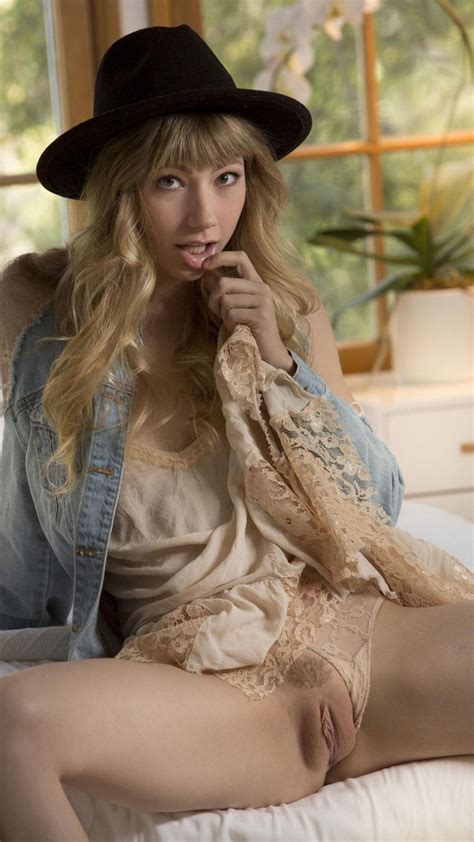 Gorgeous Blonde Innocently Showing Her Pussy R Pussy