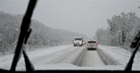 Jura Neiges Verglas Coul Es De Neige Le D Partement Plac En Vigilance