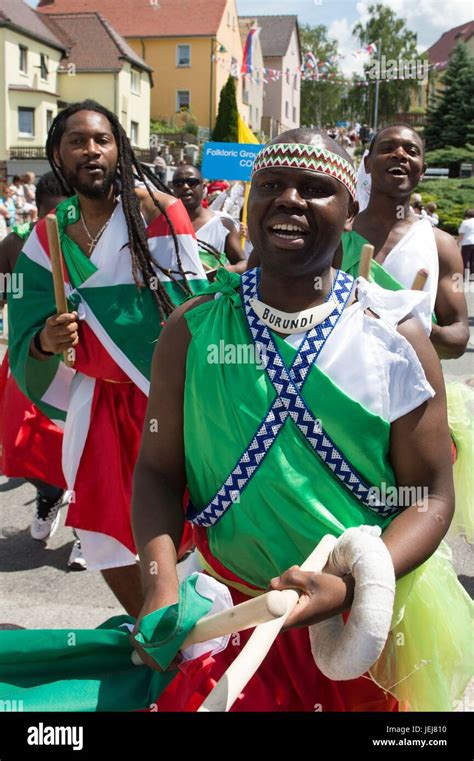 Burundi dance hi-res stock photography and images - Alamy