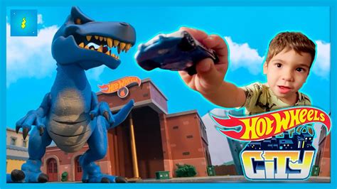 Damazinhos Montando Hot Wheels City Sets Dinossauro Cobra E Polvo