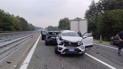 Incidente Sulla Torino Aosta 5 Veicoli Coinvolti 4 Feriti La Stampa