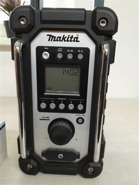 Prenosni Radio Makita DMR116