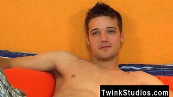 Free Hot Gay Male Movies Krys Perez Was Born In Texas And Lived In XVIDEOS