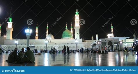 A Night View of Al-Masjid an-Nabawi Editorial Image - Image of annabawi ...