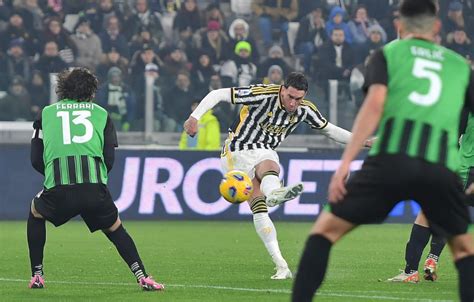 Pictures Weah And Milik React To Vlahovic S Free Kick Goal In Juventus