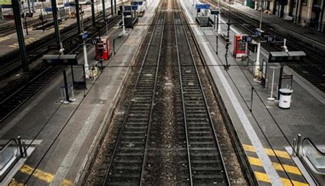 French Strikes Disrupt Rail But Air Controllers Stoppage Averted