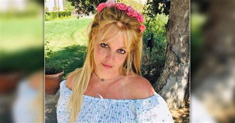 Britney Spears Grooves To Feel It Still In Red Lingerie It S A Treat For Her Fans