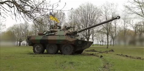 Українських морпіхів озброїли французькими «колісними танками» AMX-10RC ...