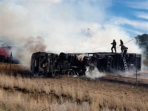 El Incendio De Un Camión Obliga A Cortar La A 62 En Martín De Yeltes