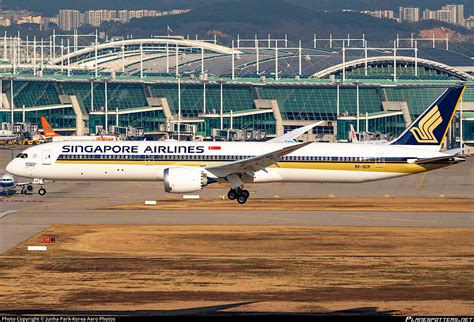 9V SCP Singapore Airlines Boeing 787 10 Dreamliner Photo By Junha Park