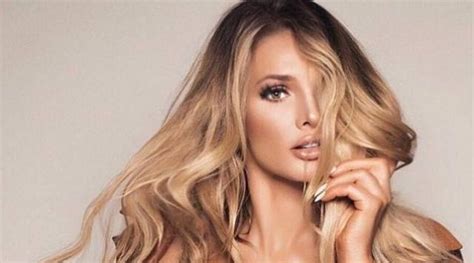 Girls In Lingerie Pics