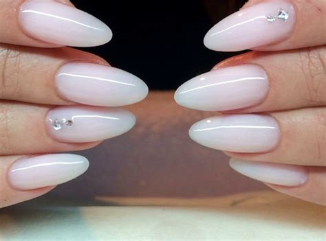 Unghie A Mandorla Lultima Tendenza Per Una Manicure Perfetta