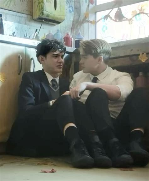 Pin By Kirsty Scarr On Heartstopper Nick Charlie Cute Gay Couples