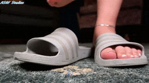 Amateur Soles Giantess And Footjobs Bun GIANT FLIP FLOPS Are Too Big For Peon People MPG