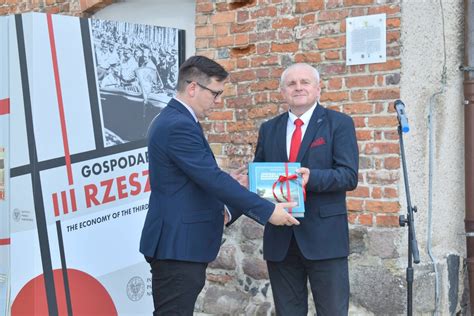 Wystawa plenerowa Gospodarka III Rzeszy Urząd Miejski w Pasłęku