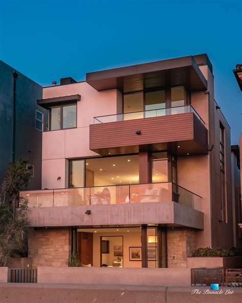 732 The Strand, Hermosa Beach, CA, USA – Exterior Beachfront House