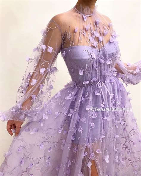 На данном изображении может находиться: 1 человек, стоит | Gowns, Prom ...