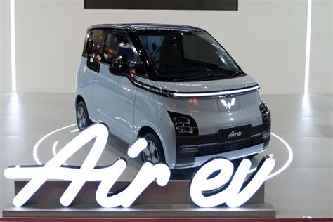 Foto Wuling Bawa Air Ev Dan Alvez Di Jakarta Fair 2023