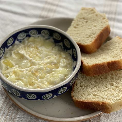 11 Social Behaviors That Make You Seem Unapproachable, Experts Say - Parade