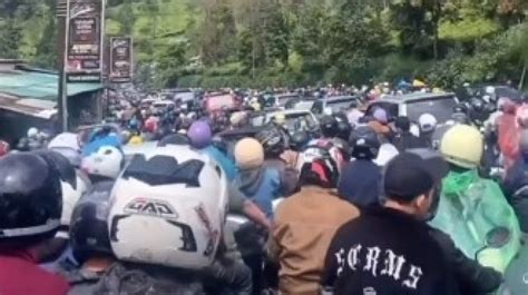 Puncak Kembali Lumpuh Over Kapasitas Jadi Biang Kerok Kemacetan Parah