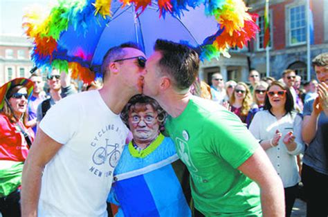 SRE Recomienda A Personas Gay Evitar Muestras De Afecto En Mundial