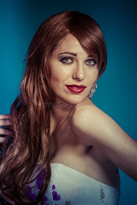 Femme Sensuelle Et Belle En Nuages Concept De Mithology Brunette Photo Stock Image Du