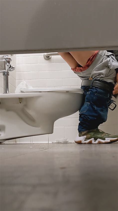 Man Wiping Ass In Toilet Thisvid