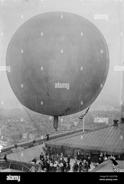 Balloon At Wanamakers 1911 Shows The Hydrogen Balloon Wanamaker No