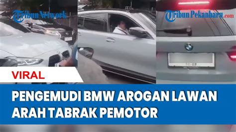 Arogan Pengemudi Bmw Lawan Arah Tabrak Pemotor Di Jaksel Warga Ngamuk