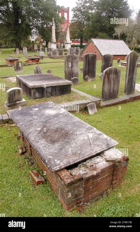 The Cedar Grove Cemetery New Bern North Carolina Stock Photo Alamy