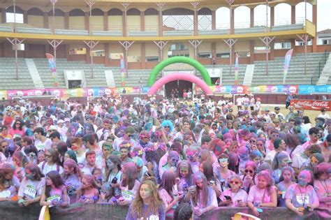 Éxito con más de 1 000 participantes en la carrera de colores Holi 5K