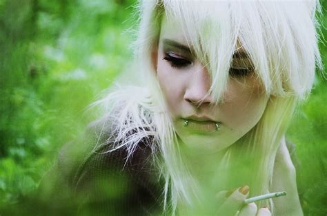 Angiua Blonde And Cigaret Image On Favim